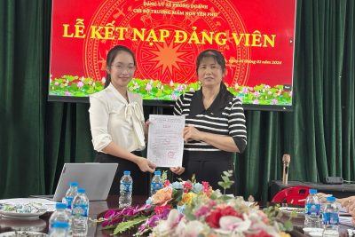 Chi bộ Trường Mầm non Yên Phú tổ chức kết nạp Đảng viên mới
